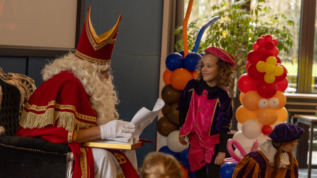Sint & zijn Pieten op bezoek bij Yes We Can