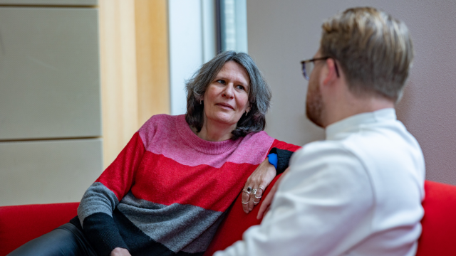 Senior Behandelaar & Traumadeskundige Yonda: “Je ziet zoveel opluchting ontstaan als jongeren voor het eerst openlijk durven te praten over hun traumatische gebeurtenissen.”